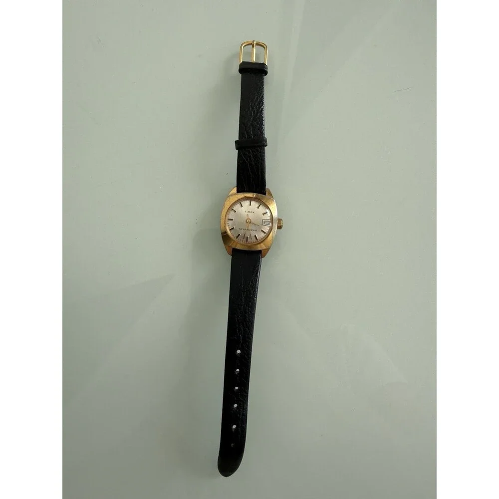 ✿ Vintage Timex Mechanical Watch Gold Tone Date Water Resistant Classic